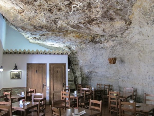 cave-bar-in-setenil-de-las-bodegas