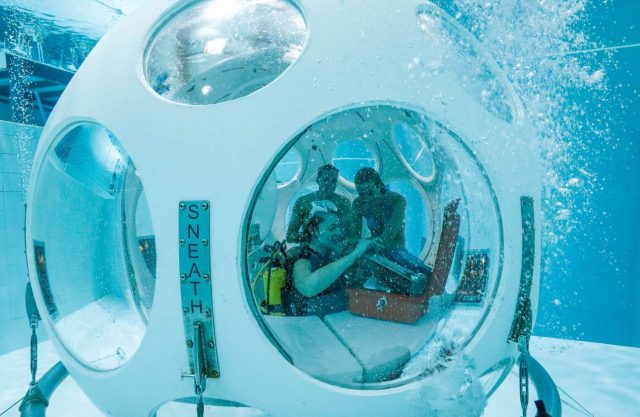 2017-01-31T121400Z_1189085198_RC1B31AB9720_RTRMADP_3_BELGIUM-FOOD-UNDERWATER-RESTAURANT