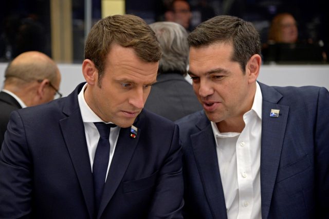 epa05989941 Greek Prime Minister Alexis Tsipras (R) speaks with French President Emmanuel Macron (L) during the NATO summit in Brussels, Belgium, 25 May 2017. NATO countries' heads of states and governments gather in Brussels for a one-day meeting  EPA/THIERRY CHARLIER / POOL