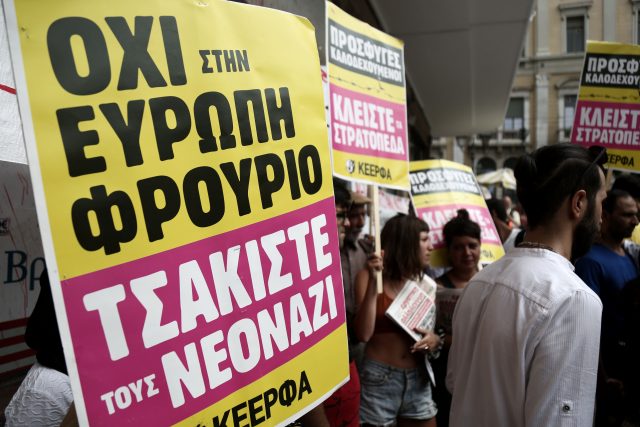 Αφγανοί πρόσφυγες συμμετέχουν στη συγκέντρωση διαμαρτυρίας που πραγματοποιήθηκε έξω από το Υπουργείο Μεταναστευτικής Πολιτικής όπου και έγινε πορεία μέχρι έξω από τα γραφεία της Ε.Ε. Τρίτη 22 Αυγούστου 2017. ΑΠΕ-ΜΠΕ/ΑΠΕ-ΜΠΕ/ΘΑΝΑΣΗΣ ΚΑΜΒΥΣΗΣ