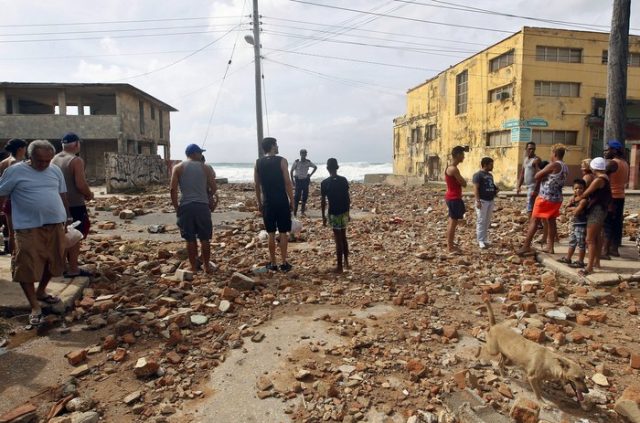 epa06197193 People observe the damage after the pass of the Irma hurricane in Havana, Cuba, on 10 September 2017. Severe storm surge flooding cut power and forced the evacuation of thousands of people in the aftermath of Hurricane Irma. EPA/Ernesto Mastrascusa