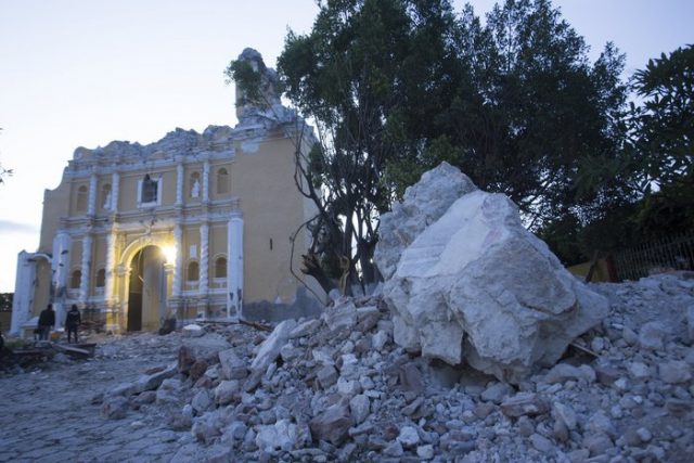 epa06215524 General view of the church of Santiago Apostol in the town of Atzala, in the state of Puebla, Mexico, 20 September 2017. Eleven people died in the church during a baptism at the time of the earthquake. At least 224 people have died in the states of Morelos, Puebla and Mexico following a powerful 7.1 earthquake that struck central Mexico.  EPA/Francisco Guasco