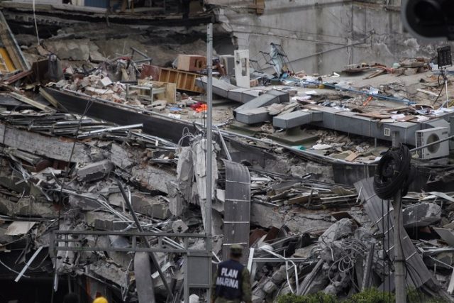 epaselect epa06216735 An officer of the Navy Navy of Mexico (C-below) observes the layers of what were the floors of a building as they continue with the works to find more survivors following the magnitude 7.1 earthquake on the Richter scale that rocked the center of the country on Tuesday, in Mexico City, Mexico, 20 September 2017. The death toll in the earthquake that shook central Mexico on Tuesday increased to 225, according to the latest report by National Civil Protection Coordinator Luis Felipe Puente.  EPA/Sashenka Gutierrez