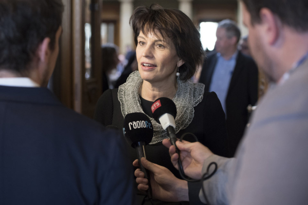 Bundesraetin Doris Leuthard, spricht mit Journalisten an der Wintersession der Eidgenoessischen Raete, am Dienstag, 6. Dezember 2016 im Nationalrat in Bern. (KEYSTONE/Anthony Anex)