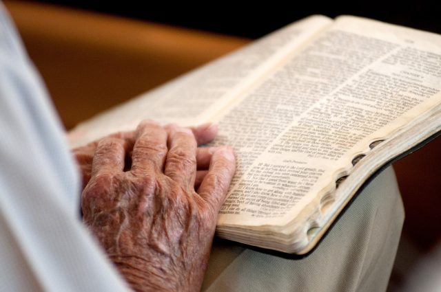 a-cu-bible-hands-old_8991.jpg