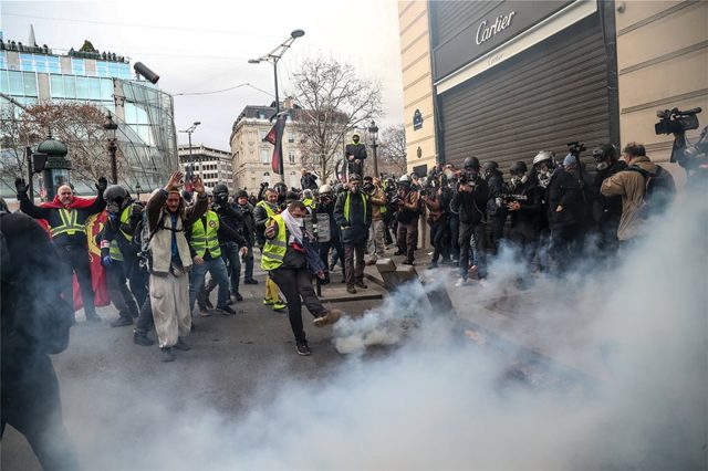 Γιλέκα επεισόδια Παρίσι