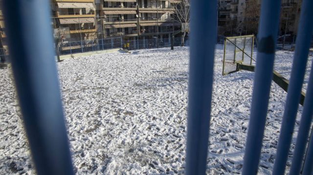 Έξαλλος ο πατέρας του μαθητή που έσπασε το πόδι του