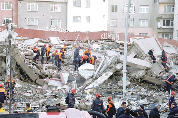 Κατέρρευσε εξαώροφο κτίριο στην Κωνσταντινούπολη - Τουλάχιστον ένας νεκρός (video)