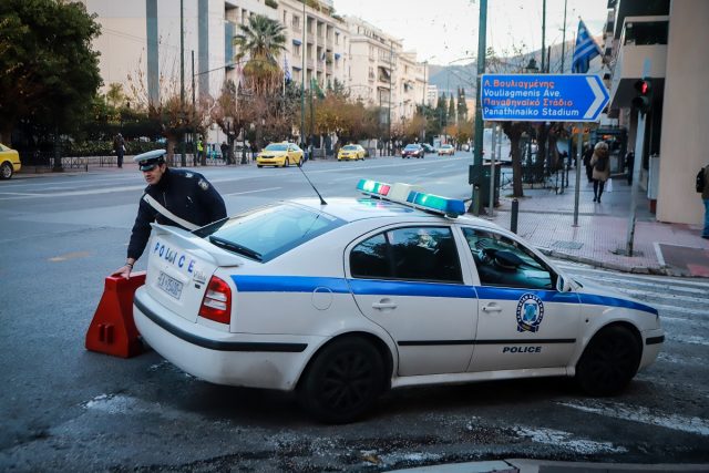 "Ντου" στην Πρεσβεία της Ελβετίας έκανε ο Ρουβίκωνας