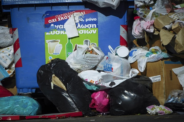 Σε κατάσταση έκτακτης ανάγκης ο Δήμος Δυτικής Μάνης - Έχουν πνιγεί στα σκουπίδια