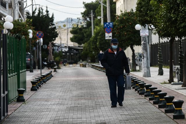 άνθρωπος με μάσκα στην Δ. Αττική