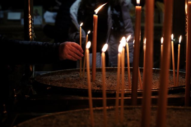 κεριά στην εκκλησία