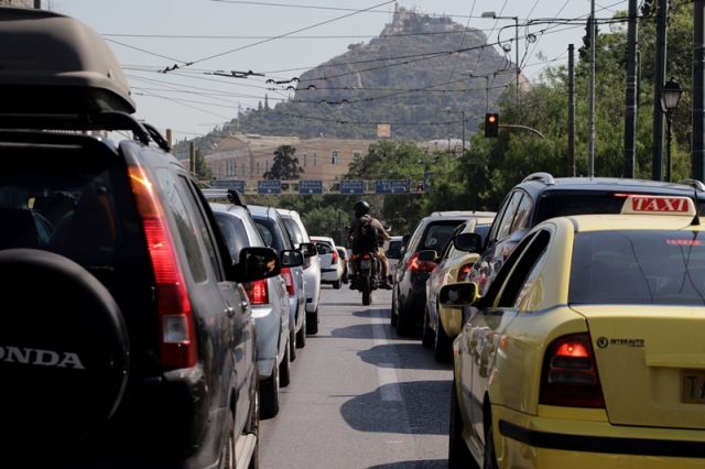 αυτοκίνητα στο δρόμο