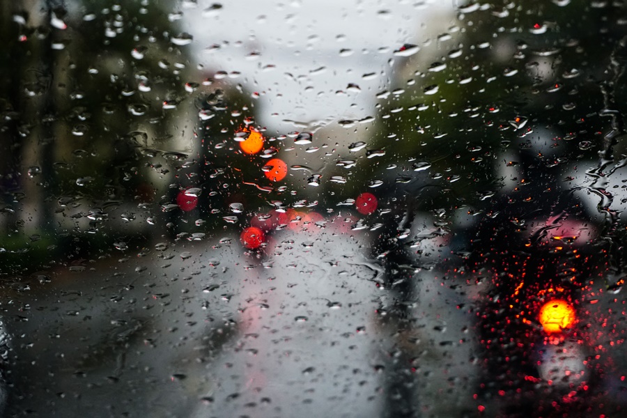 Βροχή αυτοκίνητο κίνηση