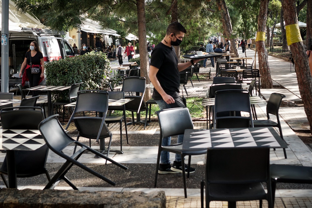 Εστίαση σερβιτόρος μάσκα