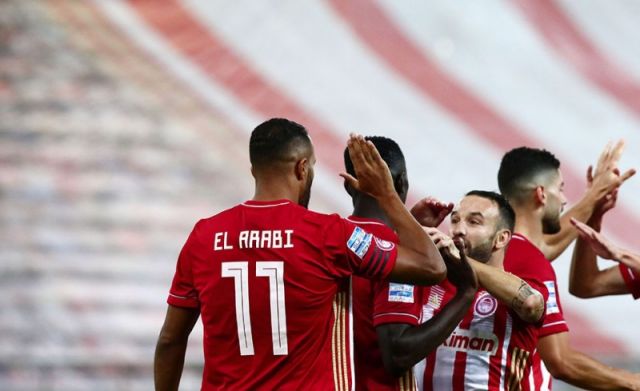 o olympiacos panygirizei ti niki