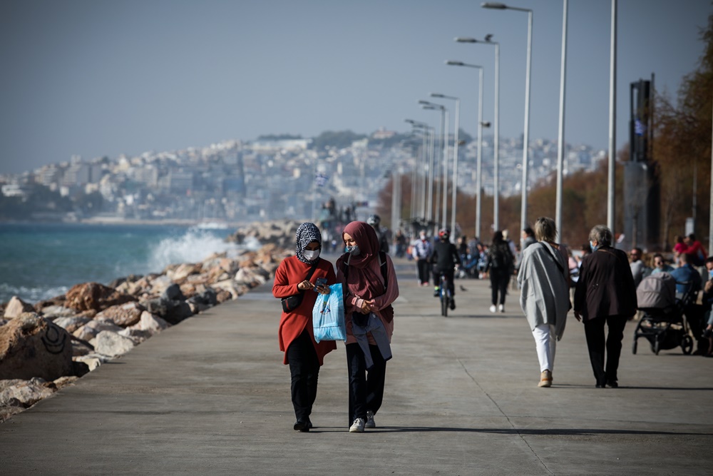 Βόλτα στην παραλία κορονοϊός