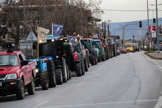 Τρακτέρ στους δρόμους