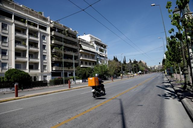 μηχανακι στο δρομο 