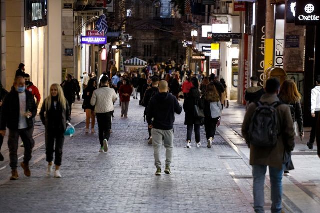 Κόσμος στην Ερμού 