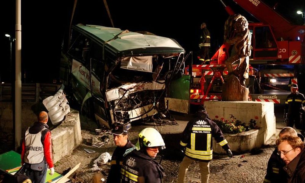 Τραγικό δυστύχημα στην Ιταλία: Τουλάχιστον 16 παιδιά κάηκαν ζωντανά (pic-vid)