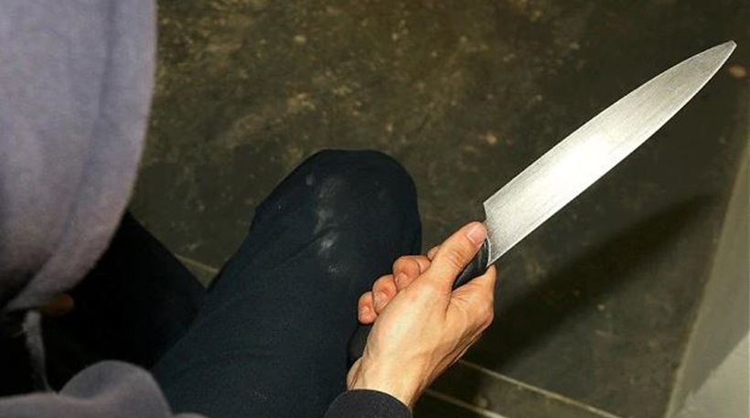 Επίθεση με μαχαίρι από μετανάστη σε γυναίκα που διάβαζε τη Βίβλο