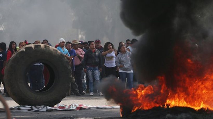 “Πόλεμος” στους δρόμους του Μεξικό λόγω της ακριβής βενζίνης (photos)