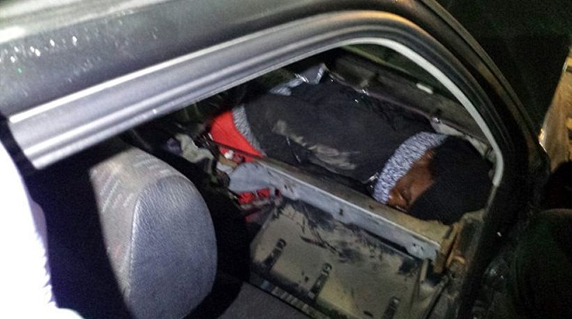 Δεν έχουν έλεος οι δουλέμποροι- Στοίβαξαν μετανάστες στο ταμπλό αυτοκινήτου (photos)