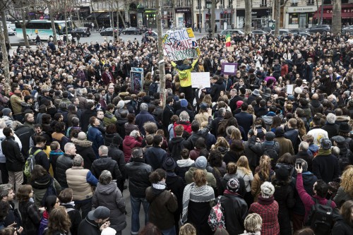 Γαλλία: Στους δρόμους εκατοντάδες διαδηλωτές κατά τη διαφθοράς- “Ο Φιγιόν να μπει φυλακή”