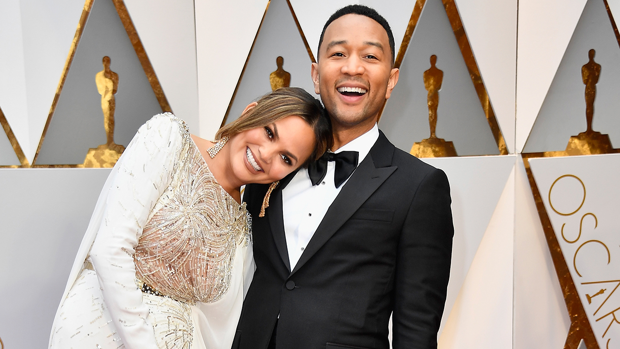 Κάποιος βαριόταν αφόρητα στα Όσκαρ: Η Chrissy Teigen κοιμόταν κατά τη διάρκεια της εκδήλωσης! (pics)