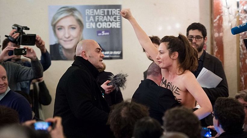 Επίθεση στη Λεπέν από γυμνόστηθη Femen: Την έβγαλαν σηκωτή τρεις σωματοφύλακες (video)