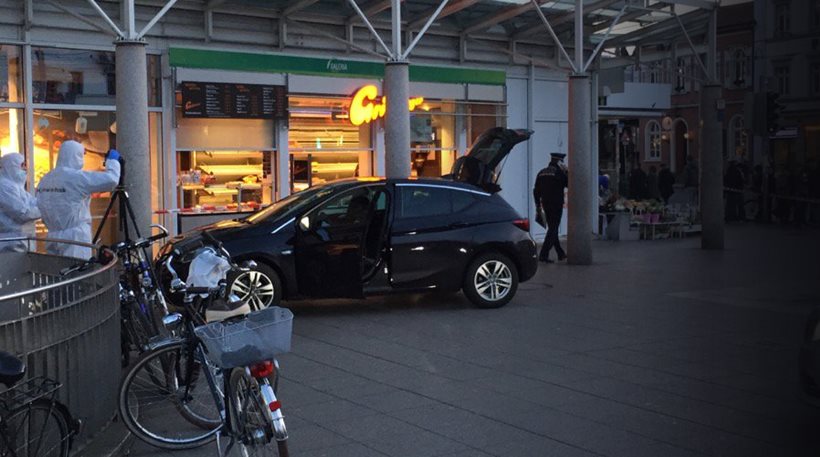 Επίθεση με αυτοκίνητο στη Γερμανία με τρεις τραυματίες- Πυροβολήθηκε ο δράστης (pics)