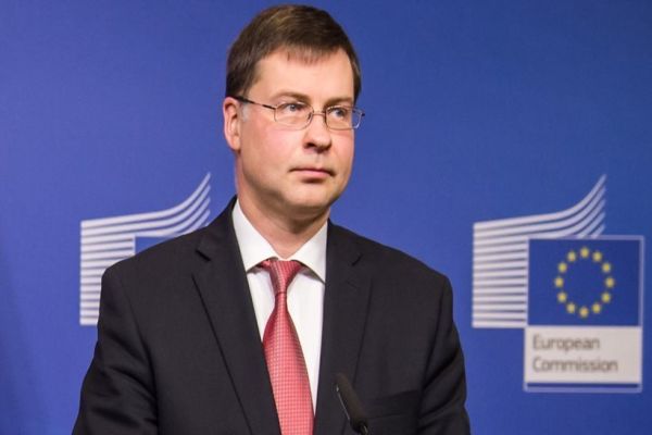 Αισιοδοξία Ντομπρόβσκις για την αξιολόγηση: “Εφικτή η συμφωνία έως τις 20 Μαρτίου”