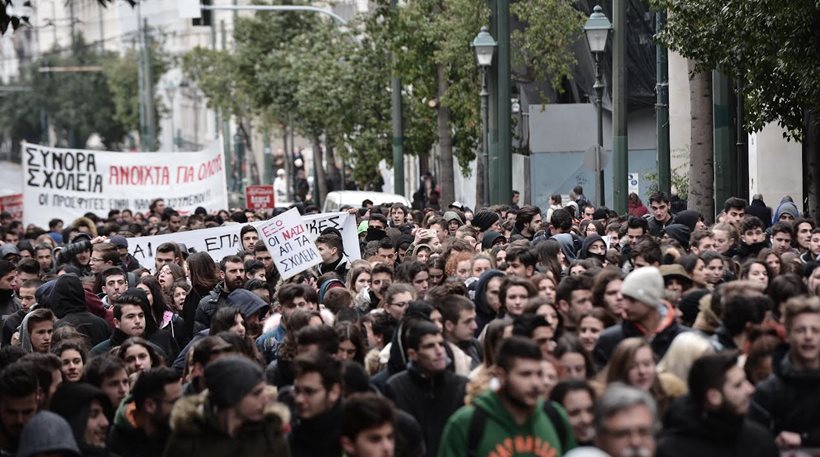 Χιλιάδες μαθητές στους δρόμους: Διεκδικούν ένα “σχολείο που δεν εξοντώνει” (pic-vid)