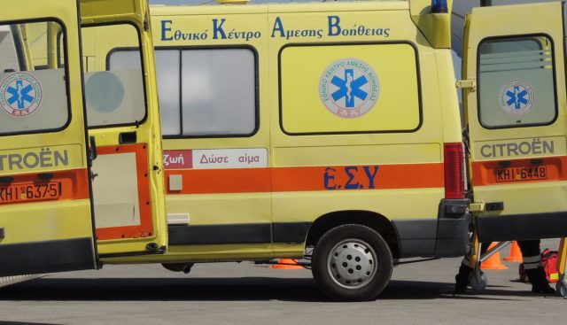 Τραυματιοφορείς του ΕΚΑΒ μεταφέρουν τραυματία από  το Κ/Ζ Louis Olympia, την Τετάρτη 9 Ιουλίου 2014, στο Λιμάνι της Ρόδου  Με απόλυτη επιτυχία πραγματοποιήθηκε σήμερα στη Ρόδο η άσκηση ετοιμότητας σε κρουαζιερόπλοιο «Δωριέας 2014», παρουσία του Υπουργού Ναυτιλίας και Αιγαίου, Μιλτιάδη Βαρβιτσιώτη . Η συγκεκριμένη άσκηση αφορά την αντιμετώπιση κρίσης εντός κρουαζιερόπλοιου και το σενάριο της περιελάμβανε την εκδήλωση περιστατικού πυρκαγιάς σε Κ/Ζ πλοίο, λόγω πιθανής τρομοκρατικής ενέργειας, με πρόκληση σημαντικού αριθμού τραυματιών, εκκένωση πλοίου, επέμβαση της Μονάδας Υποβρύχιων Αποστολών Λ.Σ.-ΕΛ.ΑΚΤ. με σκοπό τον εντοπισμό και σύλληψη του δράστη και συνδρομή Ε/Π Super Puma της Πολεμικής Αεροπορίας με διασώστες Λ.Σ.-ΕΛ.ΑΚΤ., προκειμένου να παραλάβουν τον Πλοίαρχο του Κ/Ζ από το πλοίο. Στην άσκηση συμμετείχαν εκτός από το Λιμενικό Σώμα, η Πολεμική Αεροπορία, η Αστυνομία της Ρόδου , η Πυροσβεστική Υπηρεσία, το ΕΚΑΒ και ο Ερυθρός Σταυρός Ρόδου ΑΠΕ- ΜΠΕ/ ΡΟΔΙΑΚΗ/STR