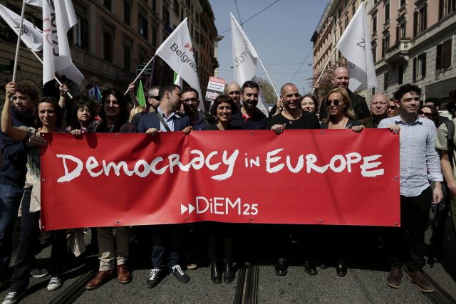 Greece's former Finance Minister Yanis Varoufakis (3rd R) holds a banner with other protesters during a pro-European Union demonstration as European Union leaders meet on the 60th anniversary of the Treaty of Rome, in Rome, Italy March 25, 2017.  REUTERS/Yara Nardi FOR EDITORIAL USE ONLY. NO RESALES. NO ARCHIVES