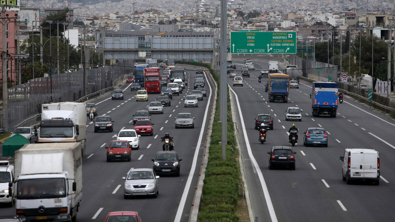 Αυτή είναι η πασίγνωστη μάρκα αυτοκινήτων που… κατεβάζει ρολά!