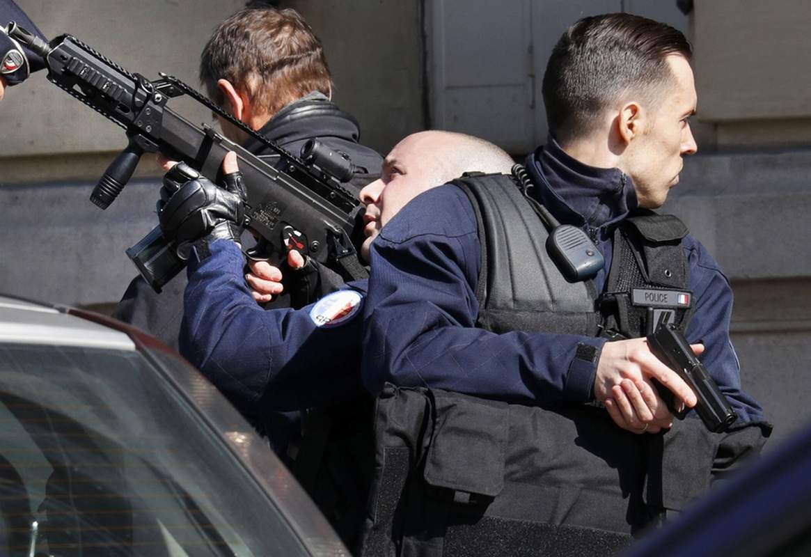 Συναγερμός στο Παρίσι: Έκρηξη παγιδευμένου δέματος στα γραφεία του ΔΝΤ- Ένας τραυματίας