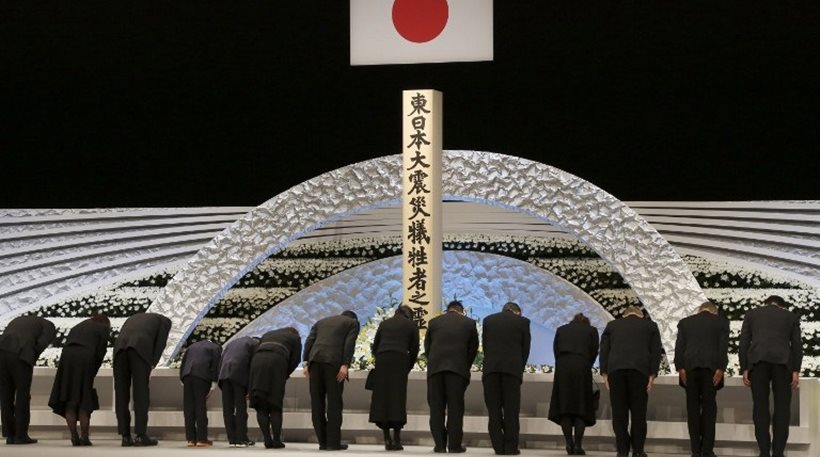 Ενός λεπτού σιγή στην Ιαπωνία για τα θύματα του εφιάλτη της 11ης Μαρτίου του 2011 (pics- vid)