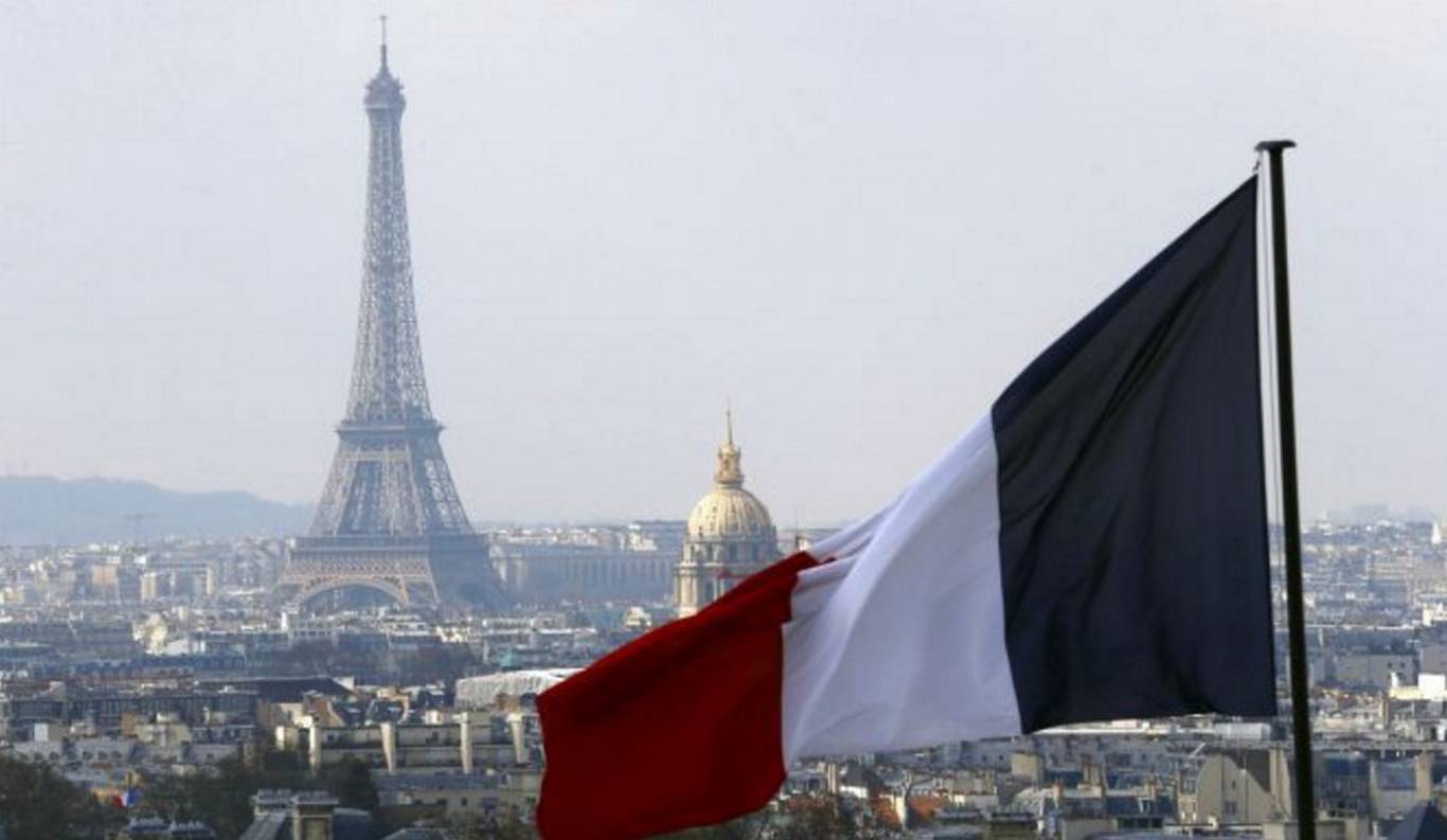 Η Γαλλία μίλησε, μιλά και ο Τύπος: Μακρόν ή Λεπέν; (photos)