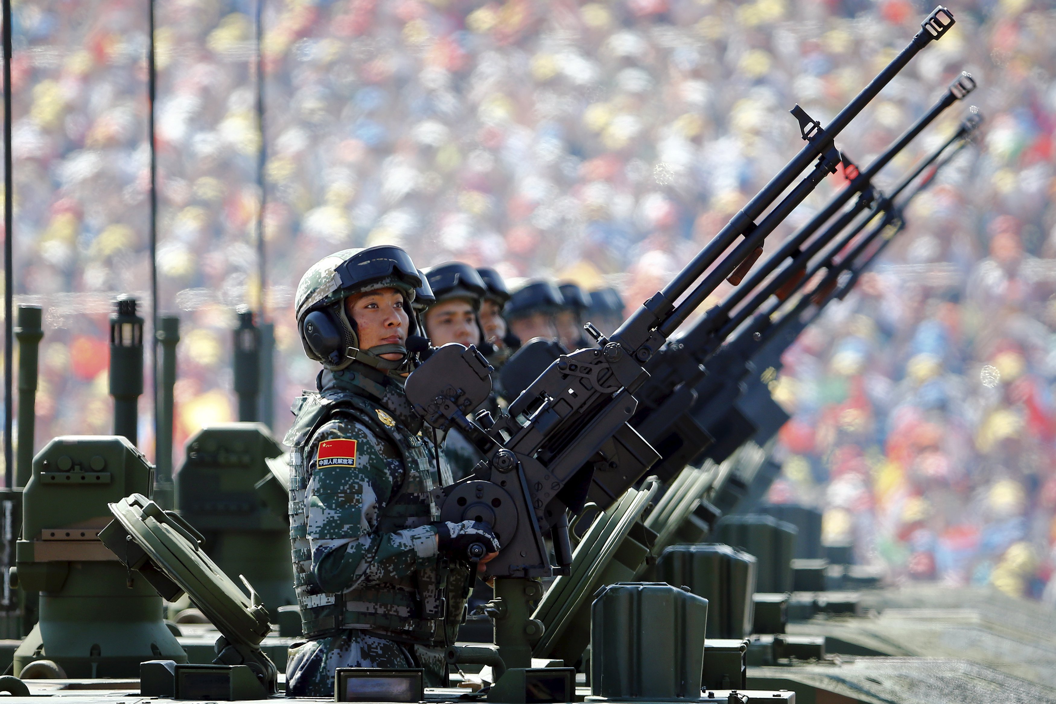 Έτοιμη για πόλεμο η Βόρεια Κορέα: Mε στρατιωτική παρέλαση απειλεί τον Τραμπ (pics)