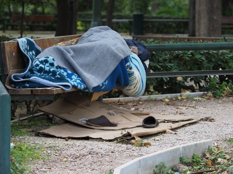 Σε κρίσιμο σημείο η έλλειψη στέγης και οι άστεγοι σε Ελλάδα και Ευρώπη