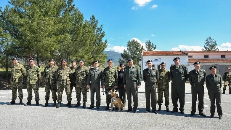 Βράβευση… σκύλου από τις Ένοπλες Δυνάμεις! (photos)