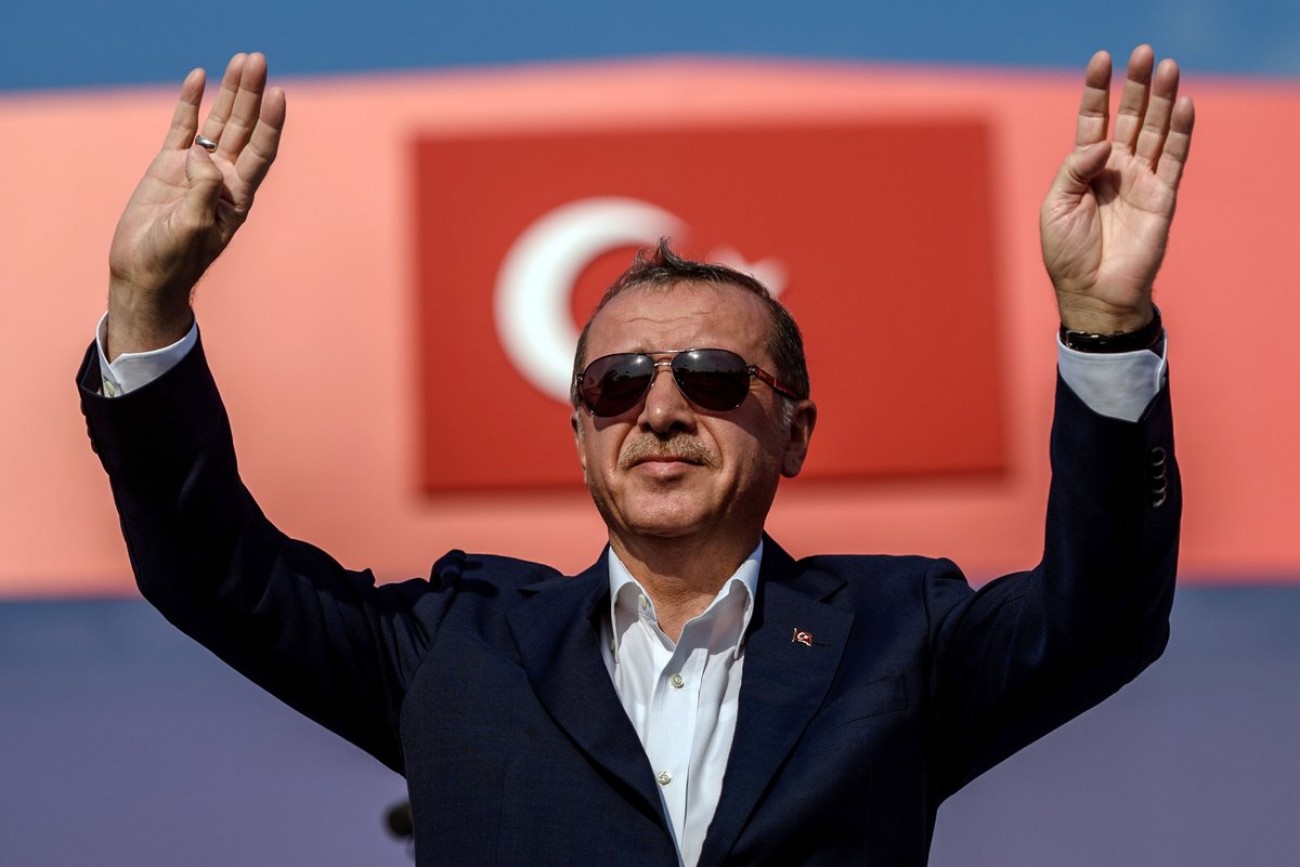 Οριακή νίκη του Ερντογάν: Πώς το “ναι” επηρεάζει τον κόσμο
