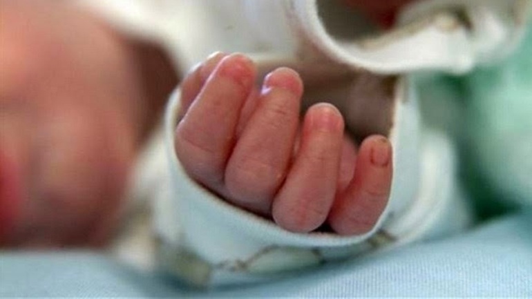 Σοκ στη Ρόδο: Βρέθηκε νεογέννητο σε τηλεφωνικό θάλαμο