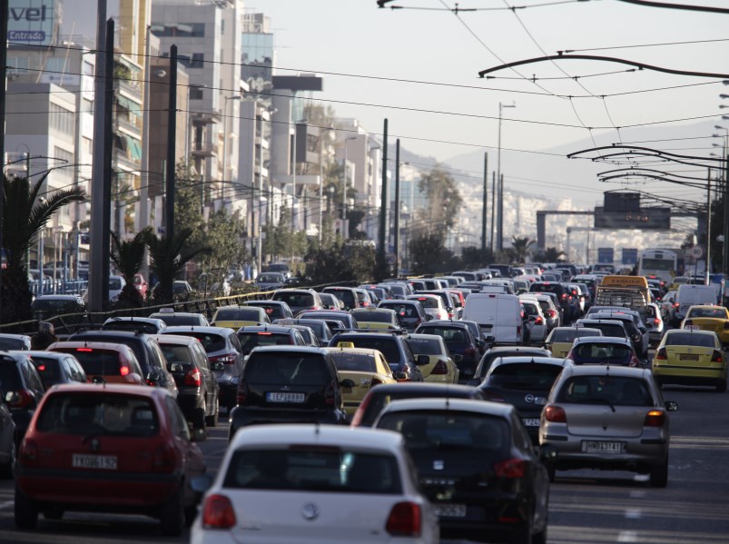 Ένα στα δύο αυτοκίνητα κυκλοφορούν παράνομα