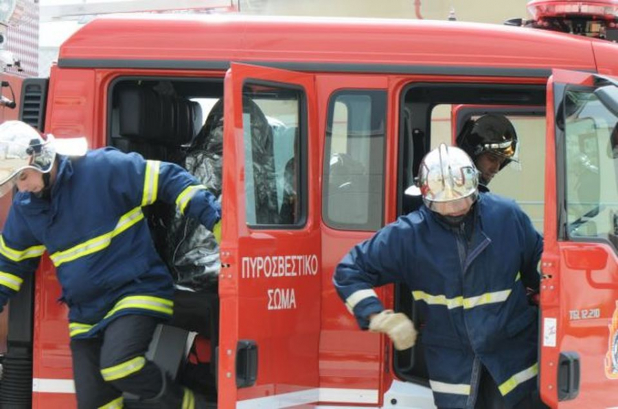 Μεγάλη φωτιά σε τουριστικό λεωφορείο! (video)