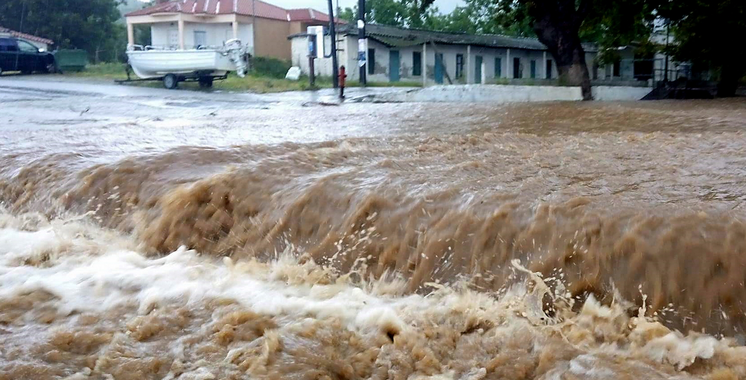 Υποχωρεί η “Μέδουσα”: Ένας νεκρός, ένας εγκλωβισμένος ορειβάτης και ανυπολόγιστες καταστροφές (pics)