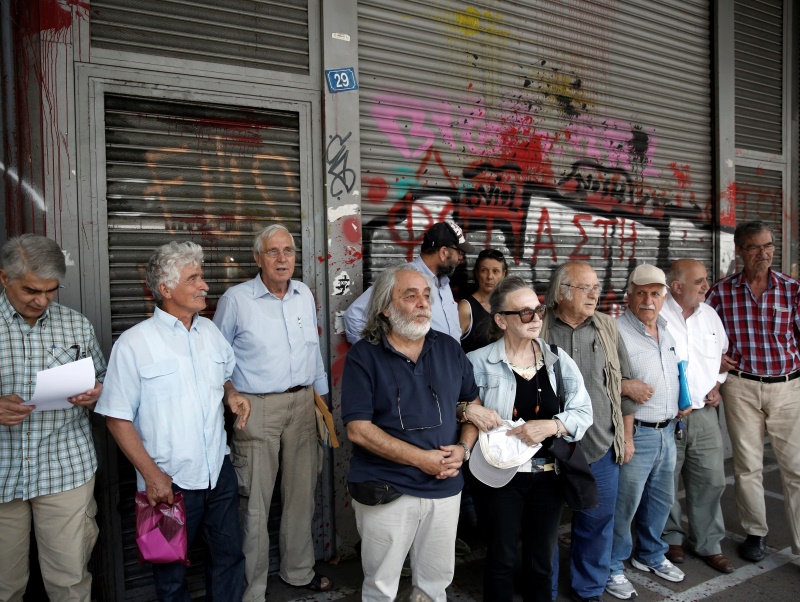 Στα 8 δισ. οι απώλειες των συνταξιούχων