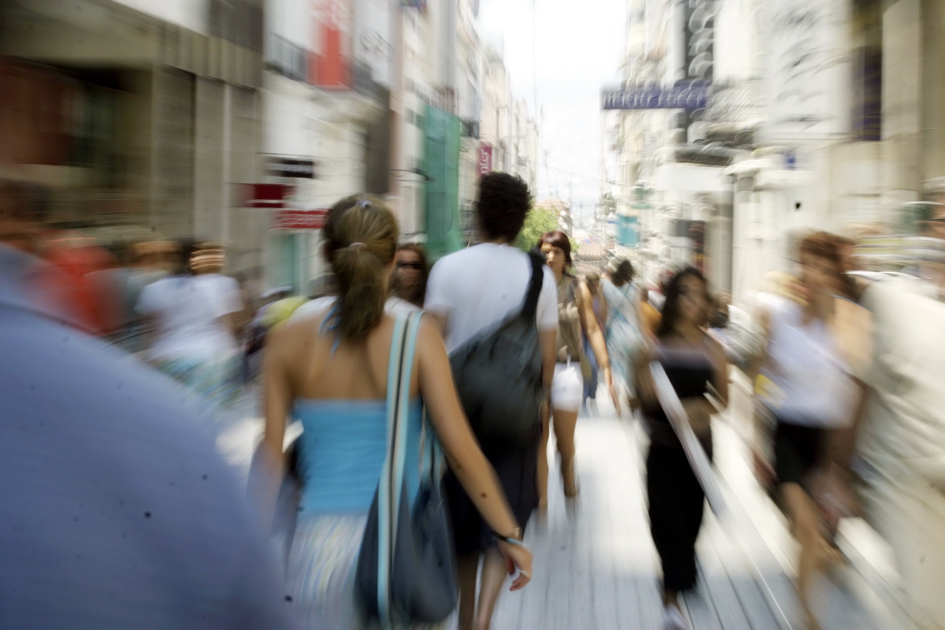 Έπεσε η ανεργία, αλλά με μισθούς πείνας και μερική απασχόληση